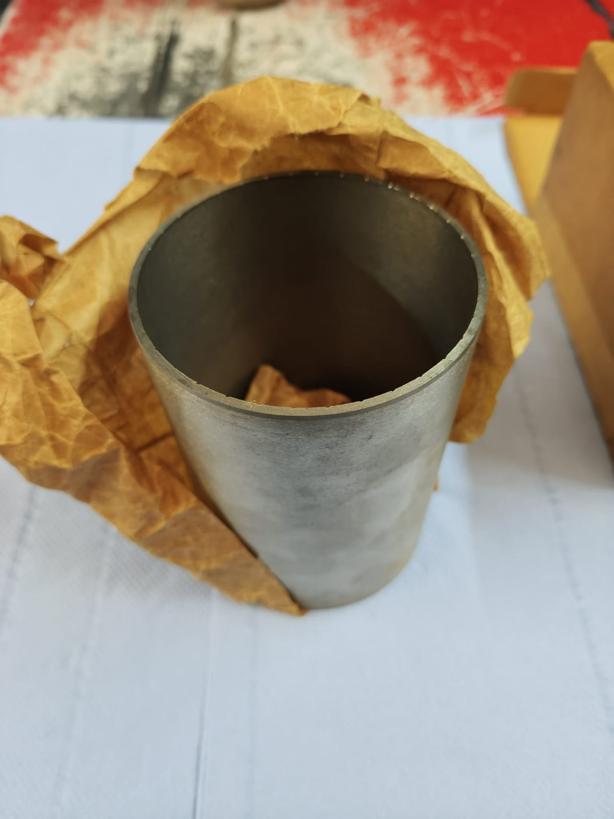 Nylen SL-198 Zylinderlaufbuchse 4 Zoll Bohrung – Laufbuchse in Originalverpackung aus Kraftpapier, oben